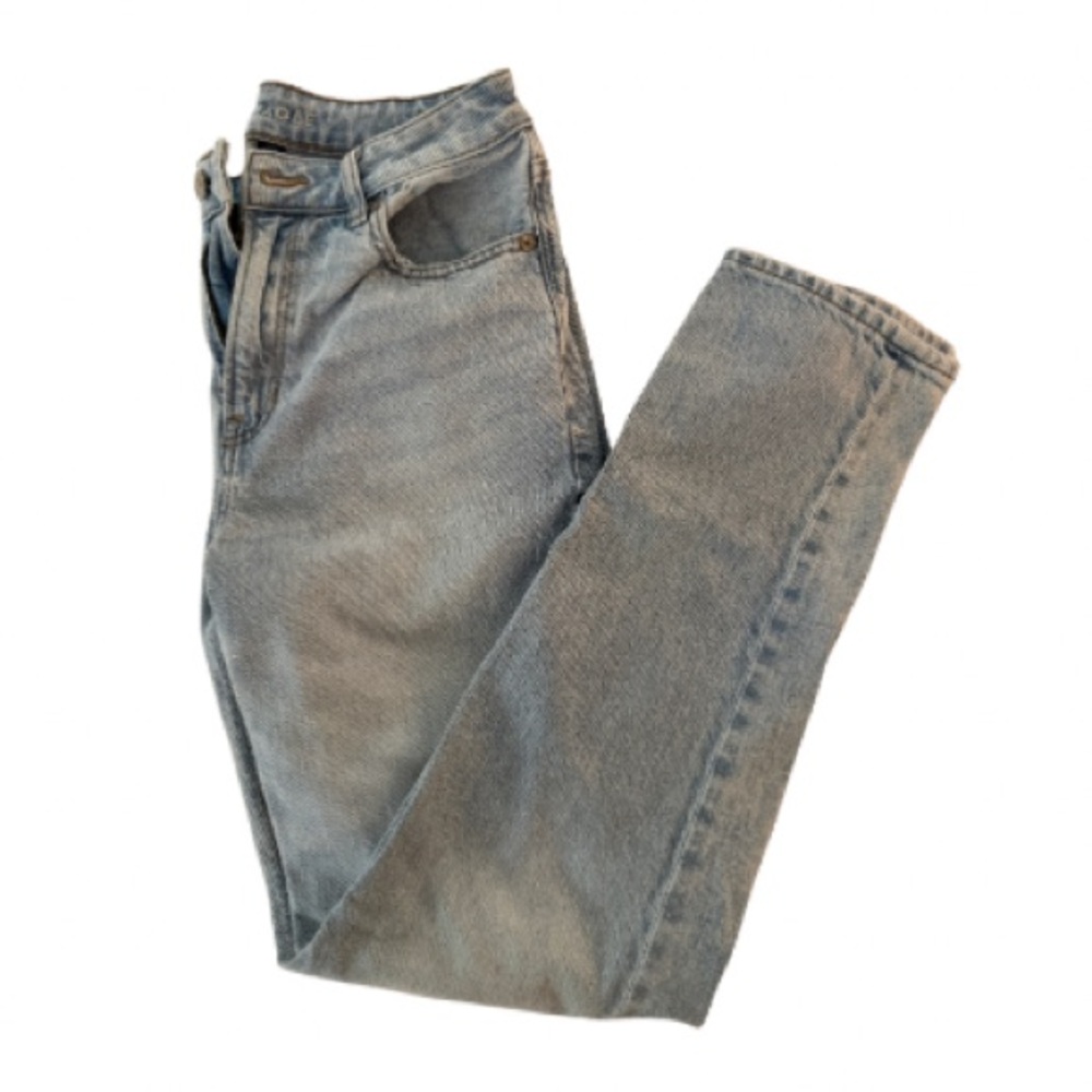 American Eagle “Mom Jean” - Size 6 Regular High Rise Light Wash